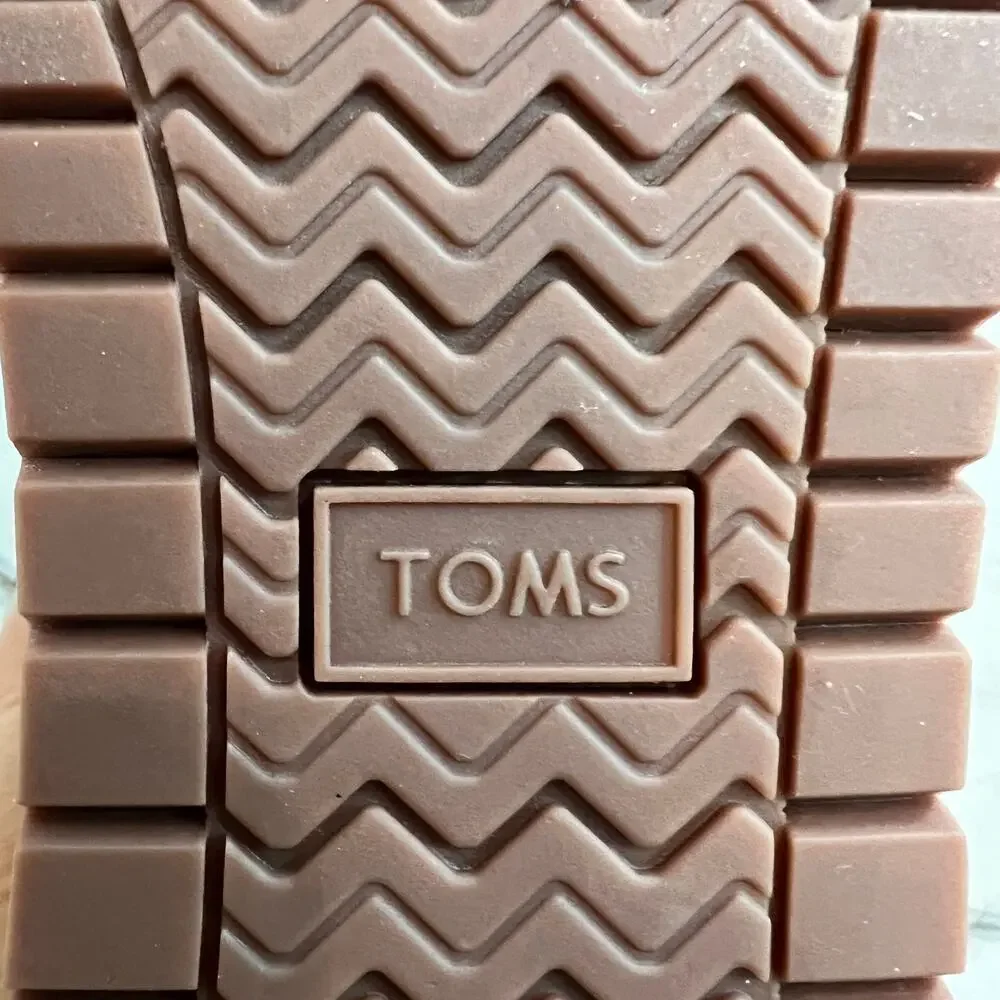 Toms Mesa Boot Waterproof Shearling Cuff Tiger Stripe Size 6.5 NEW w/o Box